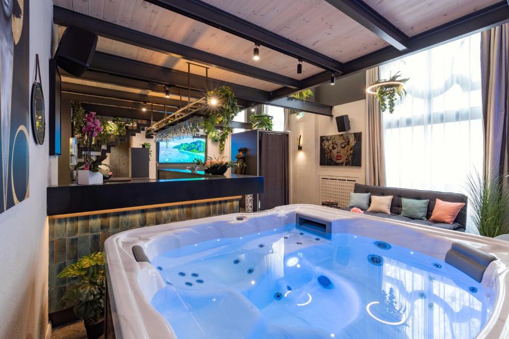 Privát jacuzzi a tökéletes kikapcsolódásért